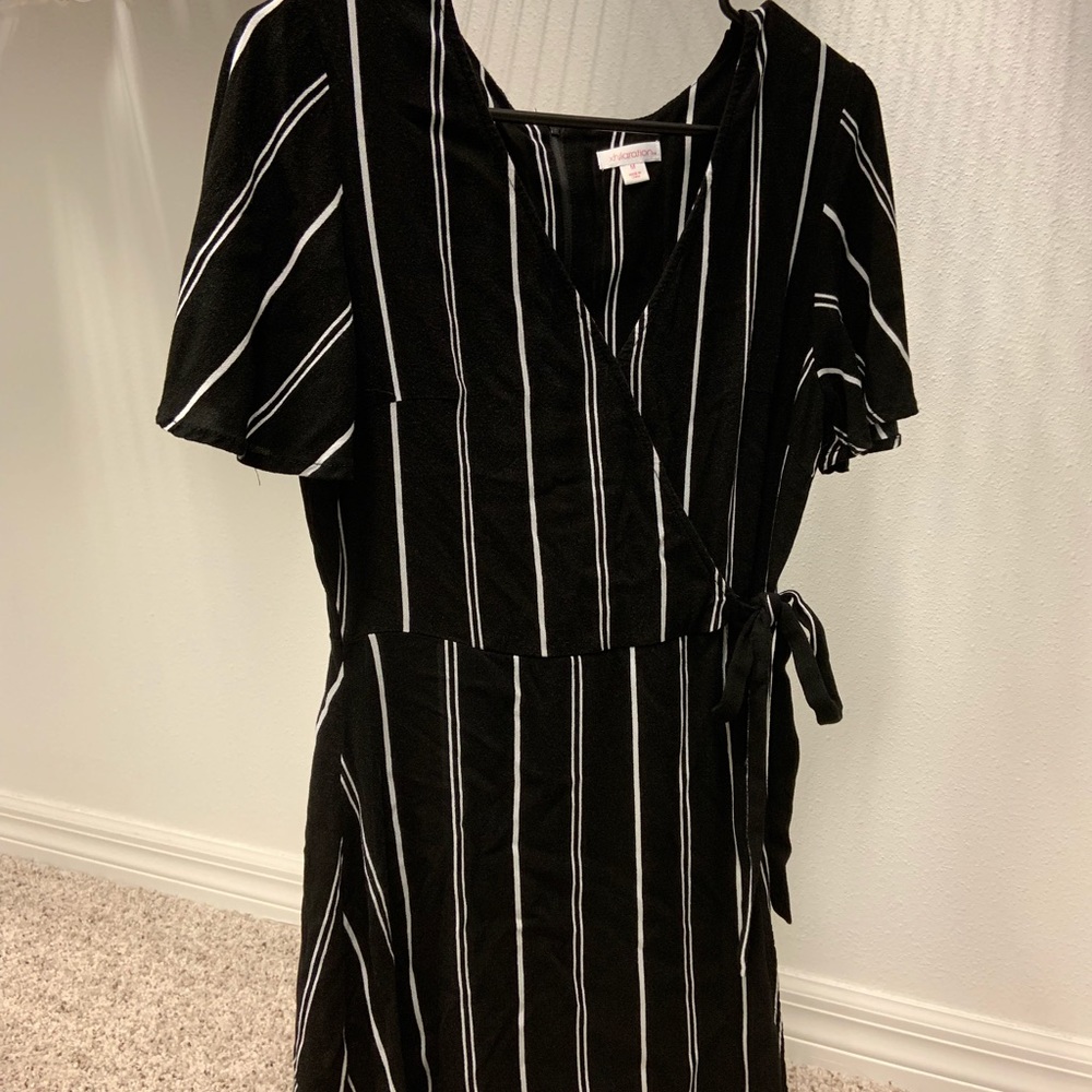 Target wrap dress black and white size M